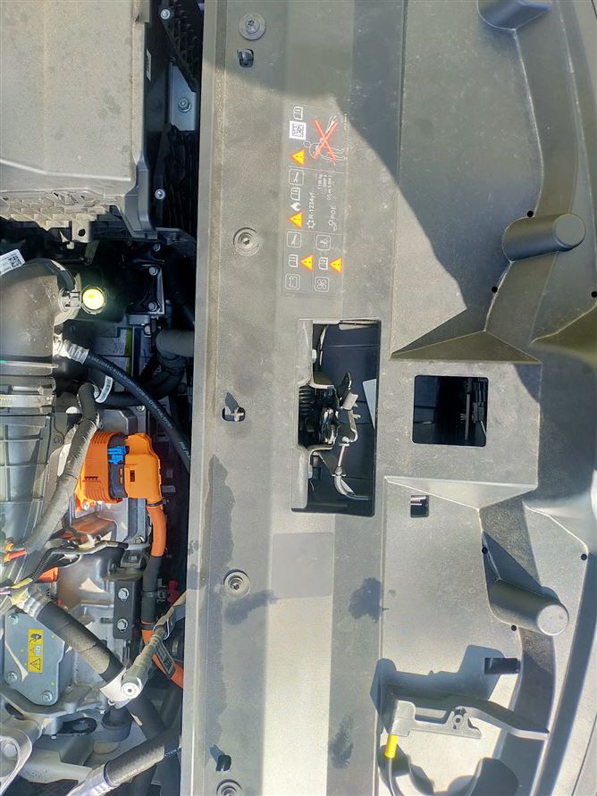 Bonnet opened